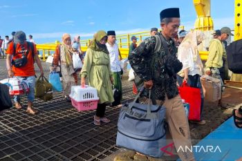 Tiga kapal beroperasi angkut pemudik Situbondo-Madura pada H-8 Lebaran