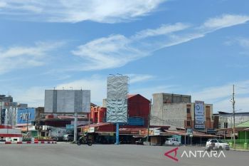 Pemkot Bengkulu tertibkan tiang baliho ilegal di bundaran Fatmawati