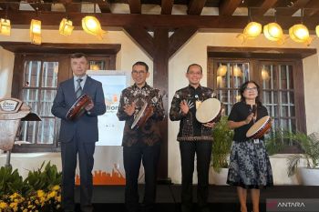 Menbud RI buka pameran lukisan sejarah AL Rusia di Museum Bahari