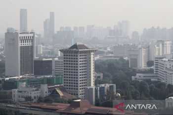 Kualitas udara Jakarta masuk kategori sedang pada Senin pagi