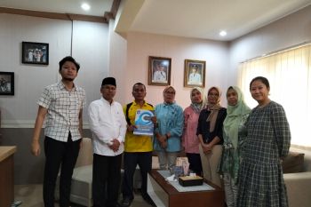 Sebanyak 48 pekerja Hotel Grand Legi Mataram terima kompensasi Rp1 miliar