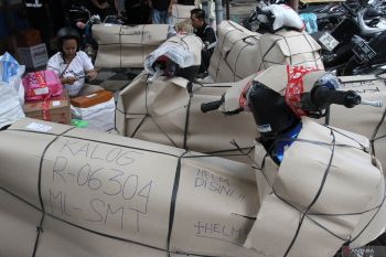 Pengiriman paket melalui kereta meningkat