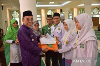 Kukuhkan Pengurus Remaja Masjid Nurul Iman, Wawako Maigus Nasir: Jadilah Teladan Masyarakat