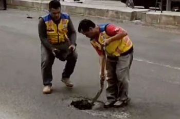 PPK Jabar ungkap gunakan aspal khusus perbaiki jalur mudik di Karawang