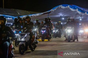 Pemudik dengan sepeda motor mulai melintasi Pelabuhan Ciwandan
