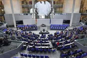 Julia Klockner dari partai Konservatif memimpin parlemen Jerman