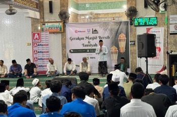 Alfamidi-Unilever distribusikan paket kebersihan ke ratusan masjid 