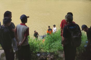 Polresta Surakarta telusuri identitas jasad di Kali Anyar