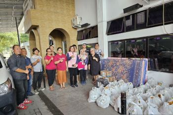 PLN UID Suluttenggo salurkan bantuan bagi korban banjir di Manado