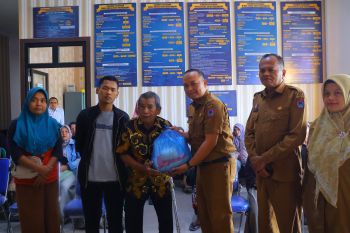 Pemkot Payakumbuh salurkan bantuan permakanan untuk disabilitas, lansia dan anak terlantar