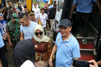 Mbak Iin sambangi warga Kota Tegal pemudik gratis 2025 di TMII