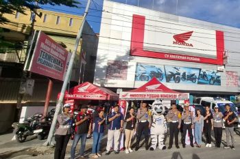 Anugerah Perdana dan Satlantas Polresta Palu gelar aksi sosial ramadhan: berbagi takjil dan kampanye #Cari_Aman Honda