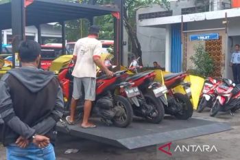 Terminal Tirtonadi Surakarta kedatangan sepeda motor pemudik gratis