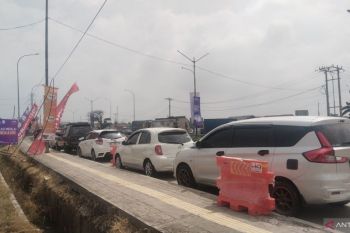 Pemudik penuhi pos pengamanan Tol Keramasan Palembang