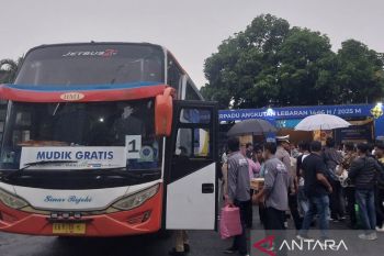 Gubernur NTB Iqbal lepas 200 peserta mudik gratis ke Pulau Sumbawa