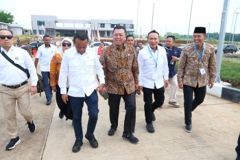 Menteri Nusrondampingi Presiden Prabowo resmikan kawasan ekonomi khusus industropolis batang