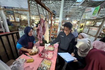 Harga daging sapi dan ayam di Banyuwangi relatif stabil jelang Lebaran