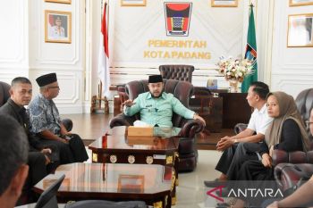 Program LKS dan Seragam Gratis Pemko Padang Mendapat Apresiasi