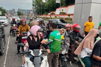 Mitra Grab ngabuburit dengan bagikan ratusan takjil di Lampung