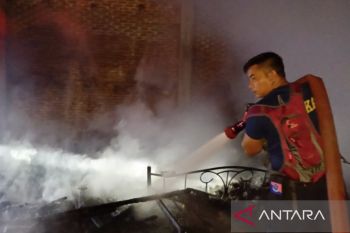 Dua rumah di Aceh Barat terbakar saat warga tarawih