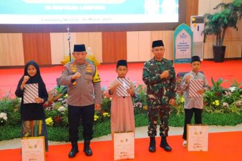 Kapolri-Panglima TNI perkuat sinergi hadiri Safari Ramadhan di Lampung