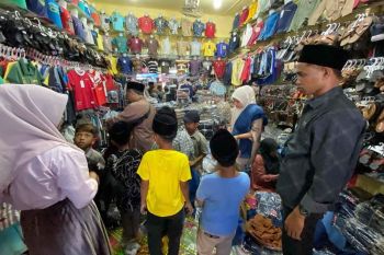 Ratusan anak yatim di Aceh Timur dapat baju lebaran gratis