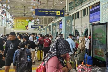 Pasar Senen Station records 108 percent passenger occupancy on D-3 Eid