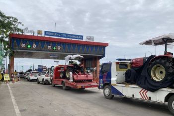 Gerbang tol Kramasan  mulai dipadati pemudik pada H-3 Lebaran 2025