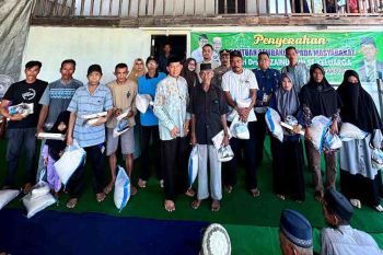 Zainudin bagikan sembako untuk warga Dapil III Kotim jelang Lebaran