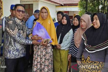 Pemkab Mura serahkan paket sembako meriahkan HUT RI