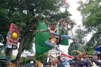 Pawai Ogoh-Ogoh di Mataram jadi sarana introspeksi diri