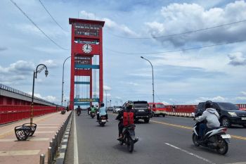 Jembatan Ampera ditutup saat sholat Idul Fitri