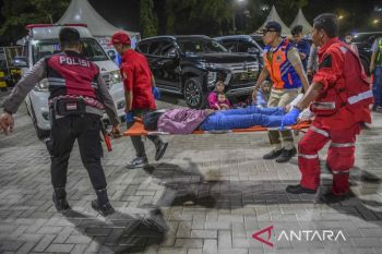 Pemudik sepeda motor pingsan saat mengantre di Pelabuhan Ciwandan