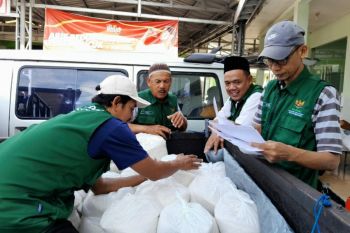 Masjid Alqodar Sendangmulyo salurkan zakat fitrah