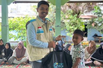 YBM PLN UIP Nusra salurkan bantuan kepada mustahik di sekitar wilayah kerja