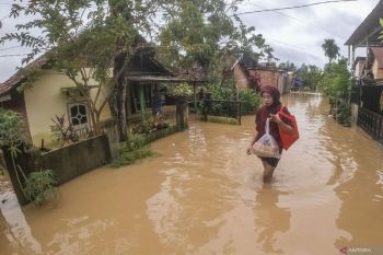 Warga Jambi lewati momen Idul Fitri di tengah banjir