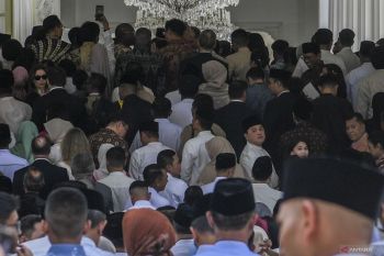 Eid al-Fitr: Officials attend open house at Palace hosted by President