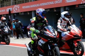 Pembalap komunitas motor jajal langsung Sirkuit Mandalika