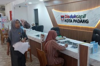 Disdukcapil Kota Padang buka layanan adminduk saat libur lebaran