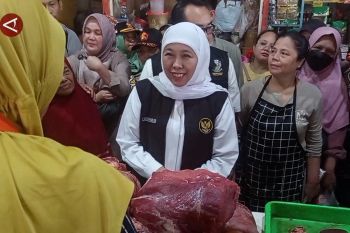 Gubernur Khofifah tinjau harga bahan pokok di Madiun jelang lebaran