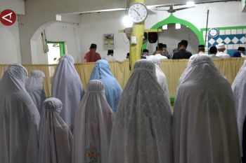 Jamaah Tarekat Naqsabandiyah di Padang rayakan Idul Fitri hari ini