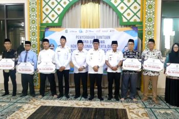 Pemkot Tangerang salurkan beasiswa ke 136 SD/SMP swasta