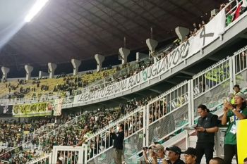 Persebaya hajar Persib 4-1, pelatih Munster aman tak jadi dipecat