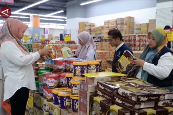 Awasi produk kedaluwarsa, Pemkot Tangerang periksa makanan kemasan
