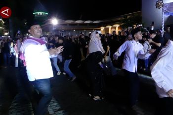 Wagub Maluku ikut meriahkan takbiran di Ambon dengan menari Samrah