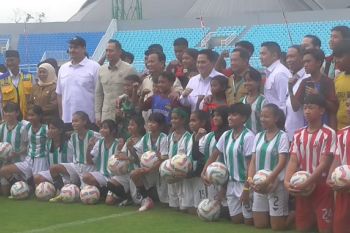 Resmikan 17 stadion, Presiden sebut sepakbola simbol harga diri bangsa
