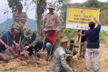 Perhutani tanam pohon dan pasang rambu peringatan di Jalur Piket Nol