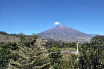 Minister reminds Mt. Rinjani climbers to preserve natural beauty