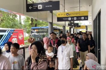 Public transportation option for tourists heading to Ragunan Zoo