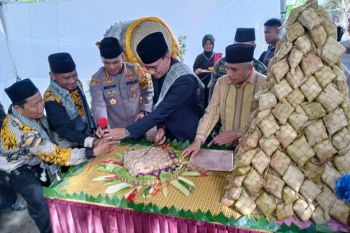 Lebaran Topat di Mataram digelar di dua lokasi